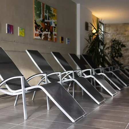 Kaiser Von Oesterreich, Historik- Und Thermalhotel