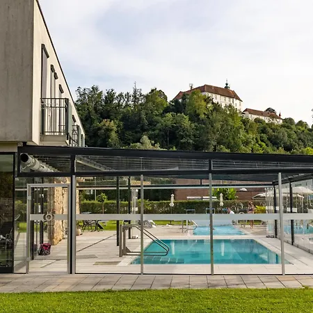Hotel Kaiser Von Oesterreich, Historik- Und Thermalhotel 4*