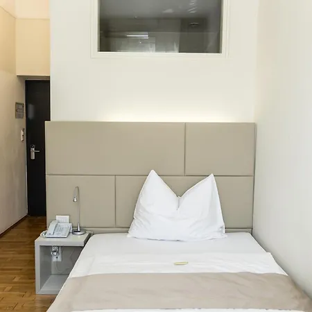 Kaiser Von Oesterreich, Historik- Und Thermalhotel