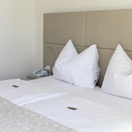 Kaiser Von Oesterreich, Historik- Und Thermalhotel Hotel