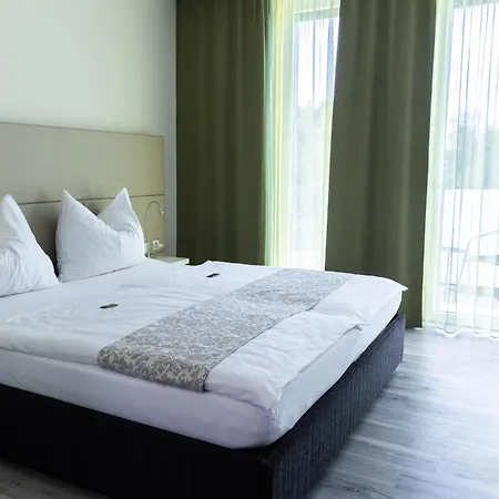 Kaiser Von Oesterreich, Historik- Und Thermalhotel 4* バート・ラトカースブルク