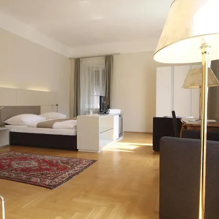 Kaiser Von Oesterreich, Historik- Und Thermalhotel Бад-Радкерсбург