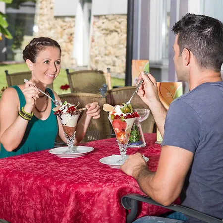 Kaiser Von Oesterreich, Historik- Und Thermalhotel Hotel